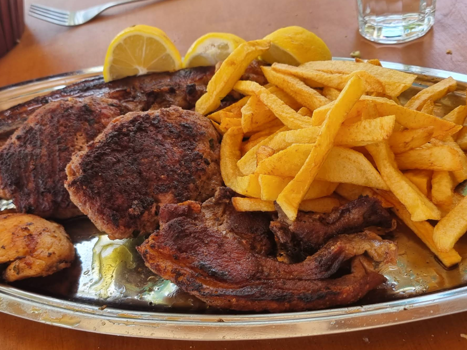 CHRISTINA TAVERN LENTAS DITIKO